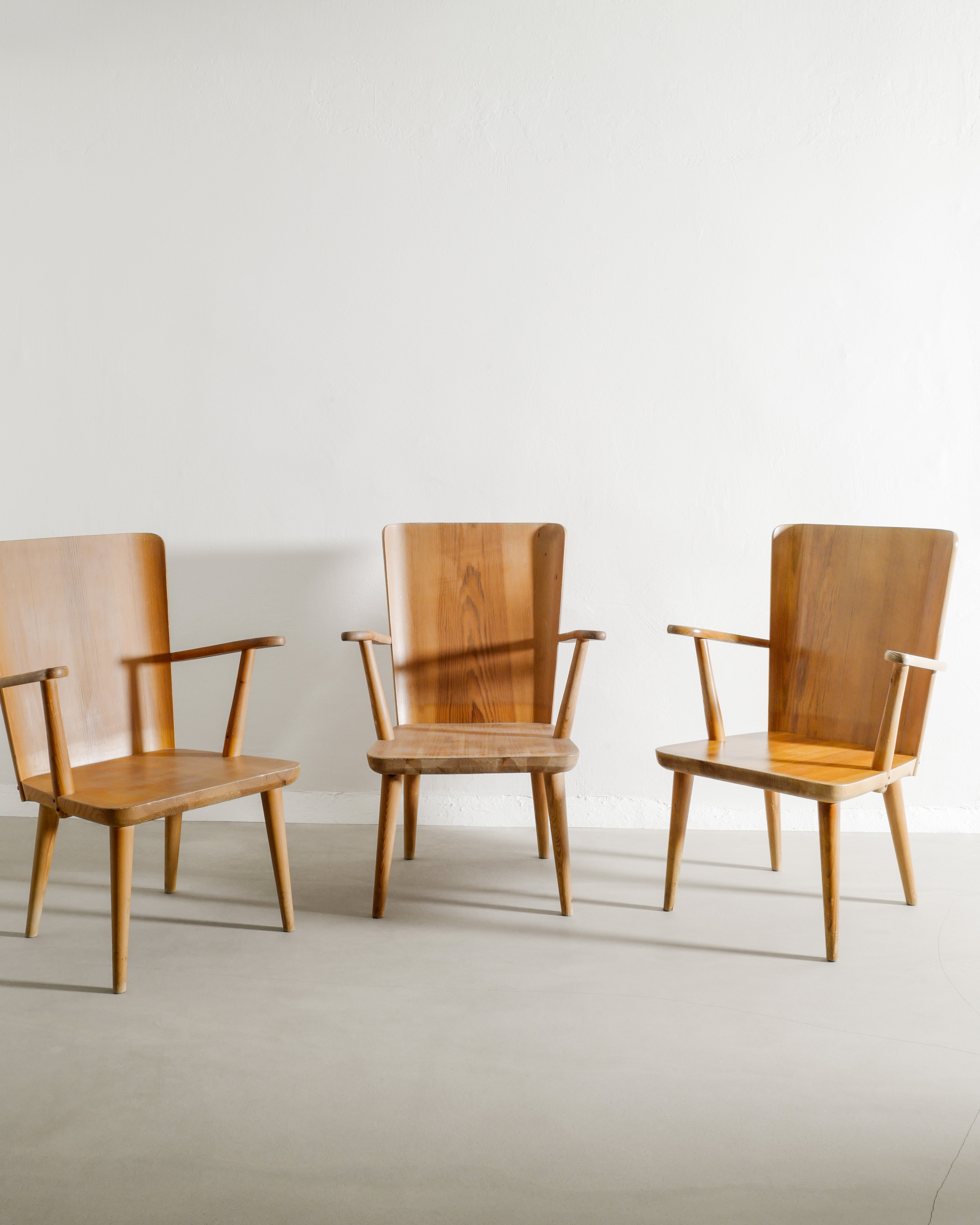 GÖRAN MALMVALL ARMCHAIRS IN PINE, 1940s