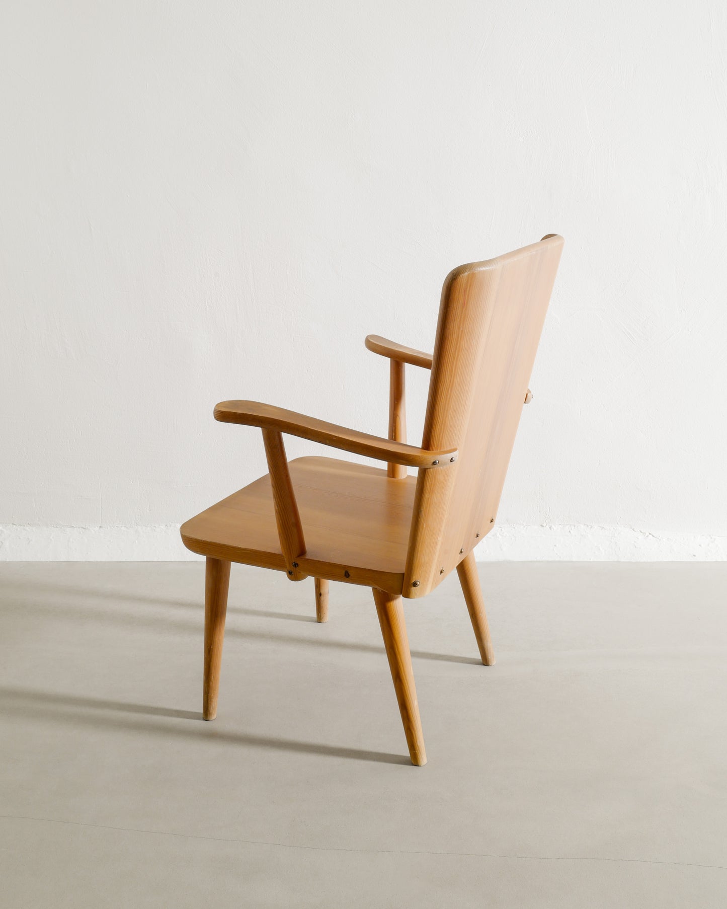 GÖRAN MALMVALL ARMCHAIRS IN PINE, 1940s